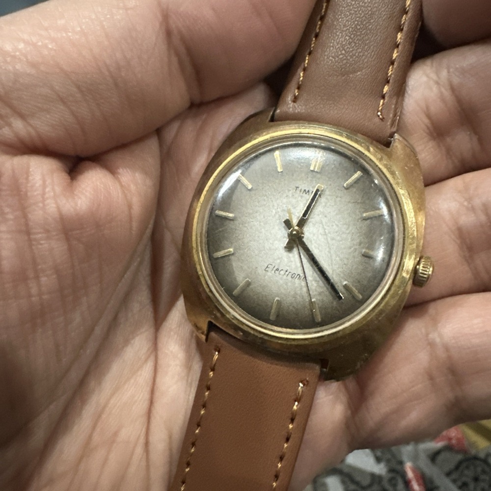 Works Vintage Timex Electric Gray Dial Mens Watch Gold Tone Cushion 38mm Fit 7.5